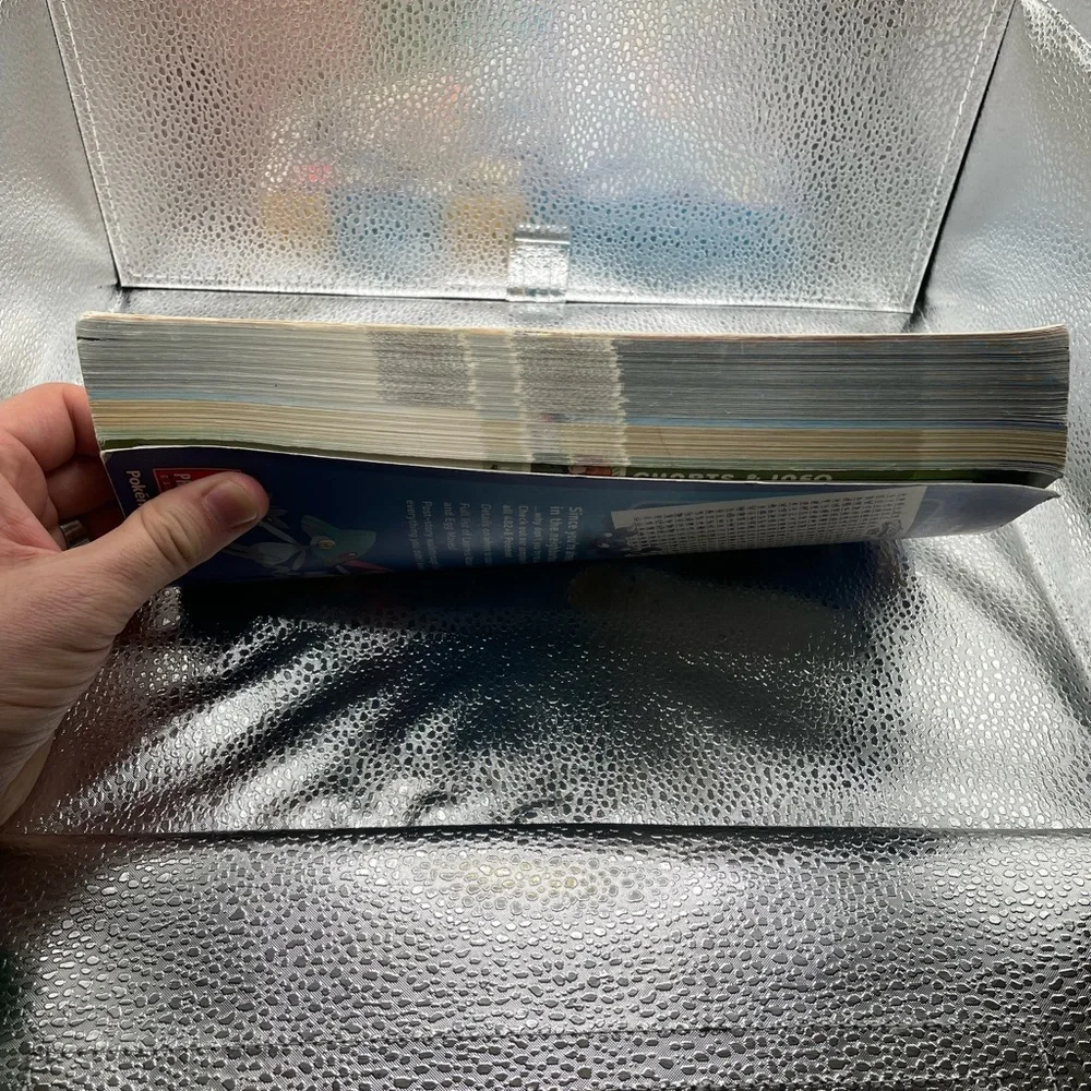 Pokémon diamond and pearl prima Pokédex guide with poster insert.